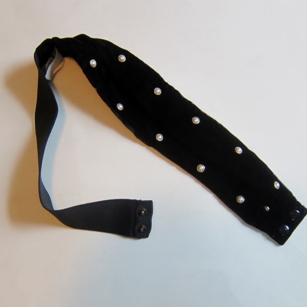 Black belt with 12 pearl-like inserts, snap closure. Made by A. Brod.